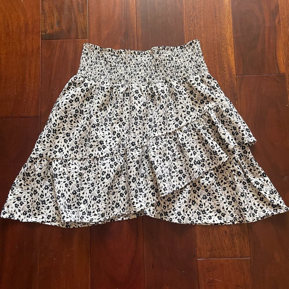 Altar’d State smocked ruffled floral skirt - Picture 3 of 7